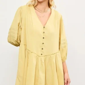 Yellow buttoned dress with 3/4 sleeves and V-neck.
